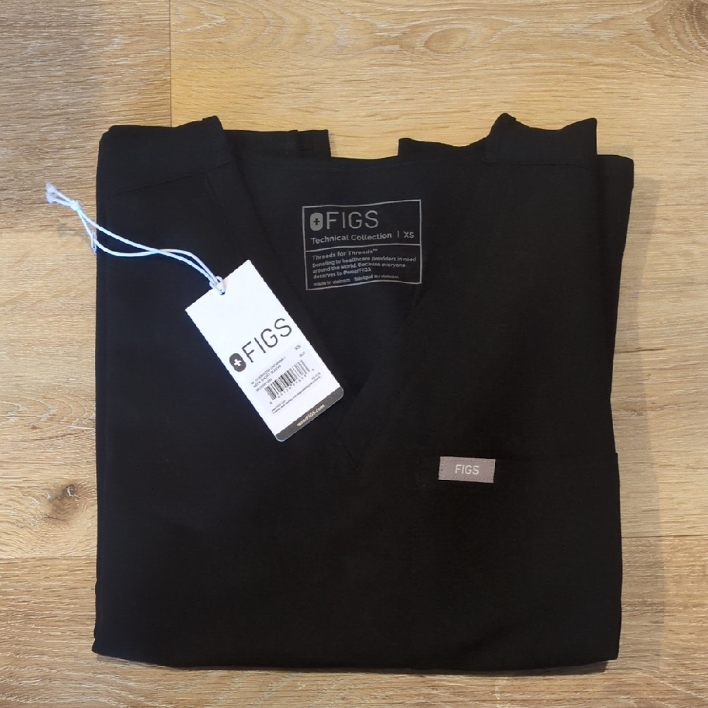 FIGS Catarina Oversized One Pocket Scrub Top - Picture 4 of 5
